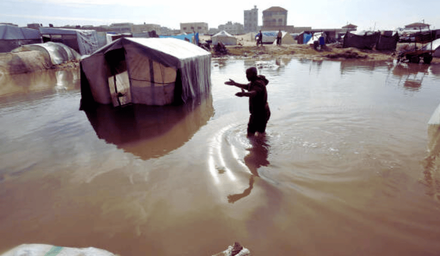 Displaced Palestinians battle winter in Gaza